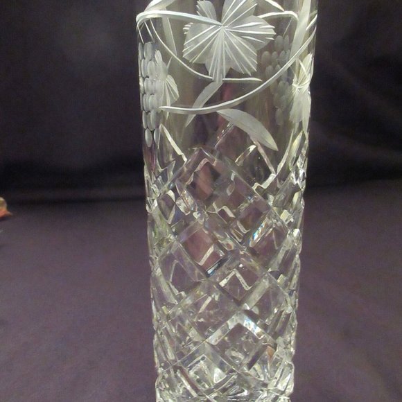 EXQUISITE GRAPEVINE Crystal Vase EUC - Picture 4 of 9